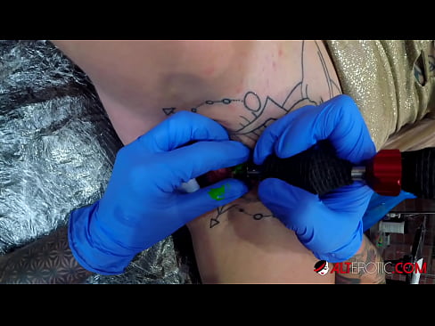 ❤️ Sully Savage mai tsananin jarfa ta yi tattoo a kan kwarin ta ❤️ Labaran batsa